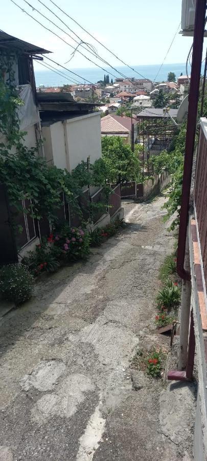 Гостевой Дом В Гагре Gagra Exterior foto